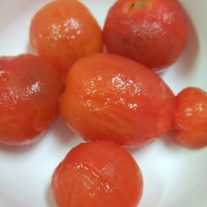 シシリアンルージュ（加熱調理用トマト）の湯むき